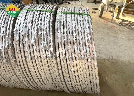 1.1m Hot Selling Hot Dipped Galvanized Steel Egoza Coil  Bto-18 Roll Concertina Razor Barbed Wire