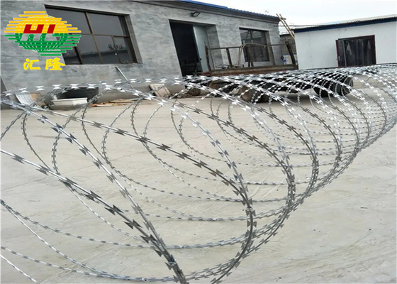 ASTM มาตรฐาน 2.8 มิลลิเมตร Hot Dip Galvanized Concertina Razor Wire BTO-16 กว้าง 1000 มิลลิเมตร