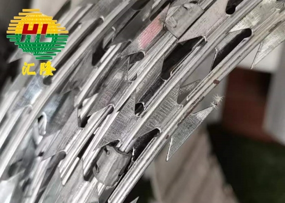 โรงงานจัดส่งตรง ขายร้อน สายด้ายเข้มเหล็กกระปุกร้อน Concertina สายด้ายเข้มสําหรับยูเครน