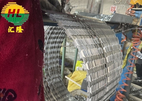 Hot Dip Galvanized Netting Wire Blade Barbed Wire การป้องกันความปลอดภัย การผลิตที่กําหนดเอง