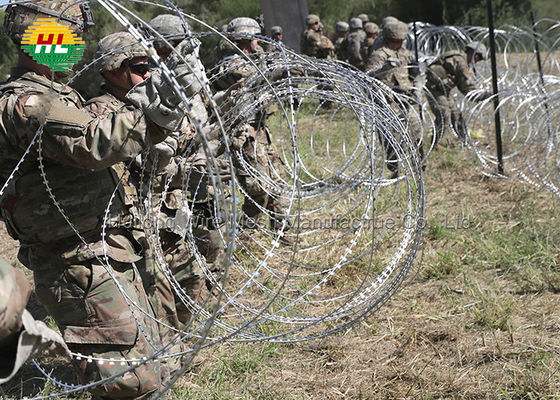 มีดโกนหนวด Concertina แบบหนีบ เหล็กชุบสังกะสี 300 MM Concertina Fencing
